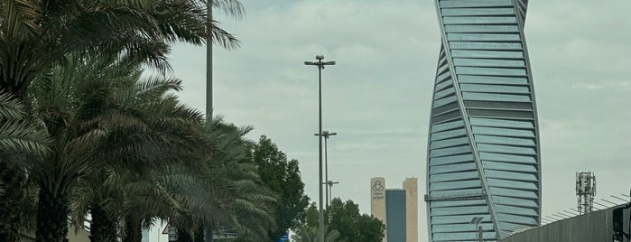 King Fahad Road is one of Lugares favoritos de Mesha.