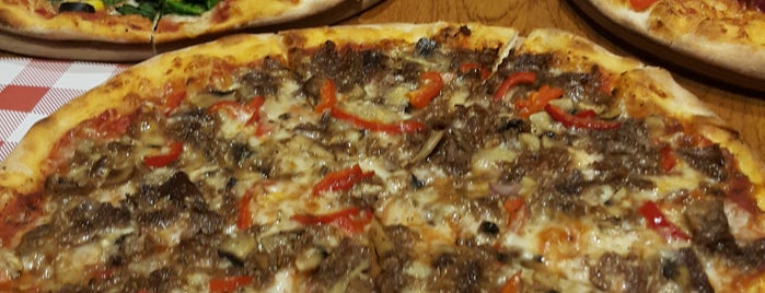 Pizza Rucola is one of Selcen'in Beğendiği Mekanlar.