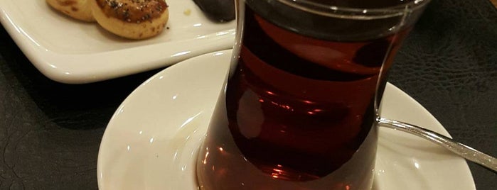 Deli Fırın Cakes & Coffee is one of Selcen : понравившиеся места.
