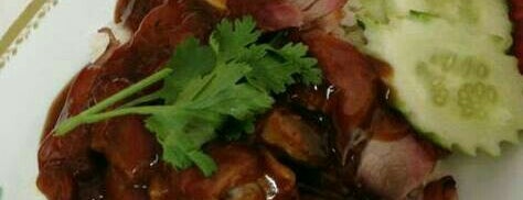 ข้าวหมูแดง หมูกรอบ @ ปากซอยนวลจันทร์31 is one of Food.