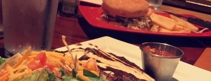 Red Robin Gourmet Burgers and Brews is one of Posti che sono piaciuti a 🌸.
