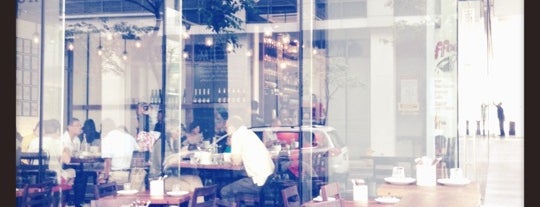 Wildflour Café + Bakery is one of Posti che sono piaciuti a Gīn.