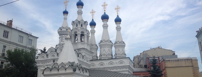 Церковь Рождества Богородицы в Путинках is one of 13 самых красивых церквей Москвы.