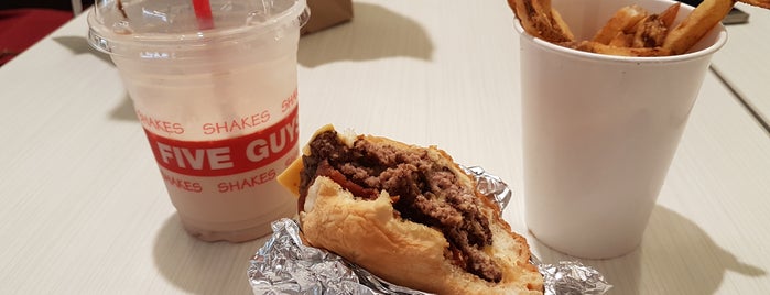 Five Guys is one of Lanchonete.