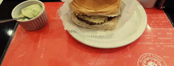 Garota Paulista Burger & Salad is one of Lanchonete.