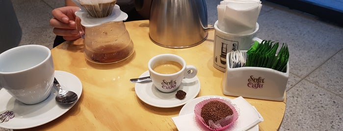 Sofá Café is one of Na lista.