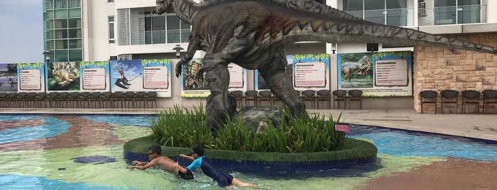 Dinosaurs Alive Water Theme Park is one of Johor Bahru.
