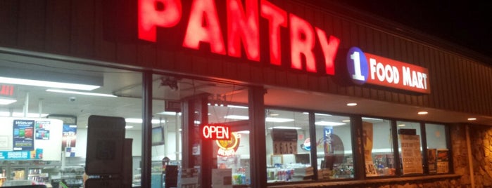 Pantry 1 Food Mart is one of Lugares favoritos de ᴡ.