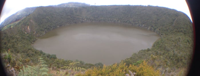 Laguna de Guatavita is one of Reto diversidad.