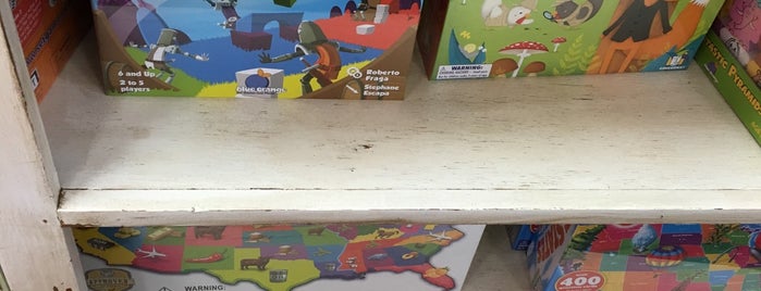 Purple Cow Toys is one of Orte, die Enrique gefallen.