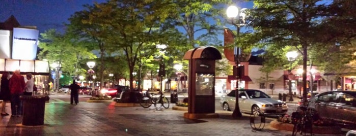 Port Clinton Square is one of Lugares favoritos de William.