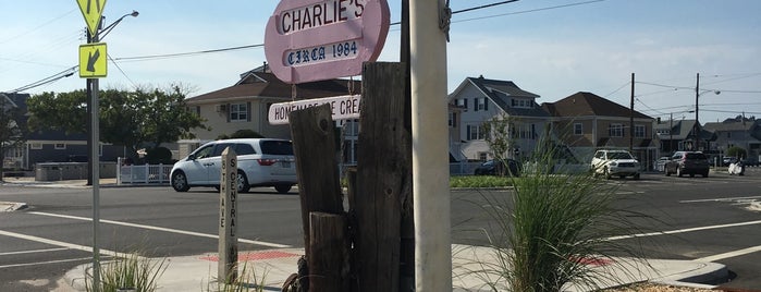Charlie's Ice Cream is one of สถานที่ที่บันทึกไว้ของ lino.