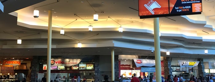 Triangle Town Center Food Court is one of Ronald'ın Beğendiği Mekanlar.