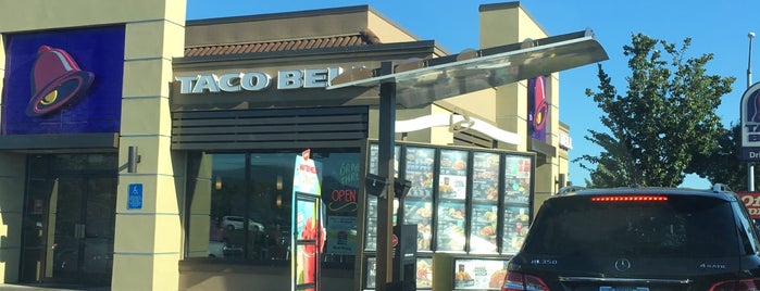 Taco Bell is one of สถานที่ที่ Sandra ถูกใจ.