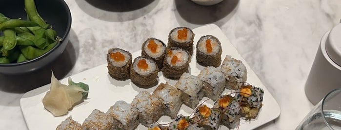 Gaku Sushi Izakaya is one of L'ın Beğendiği Mekanlar.