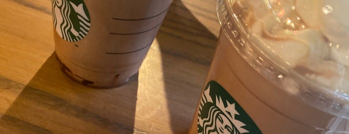 Starbucks is one of Lugares favoritos de Angeles.