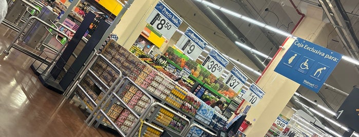 Walmart El Rosario is one of Mis lugares.