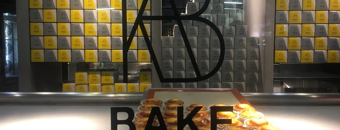 BAKE Cheese Tart is one of สถานที่ที่ Pupae ถูกใจ.