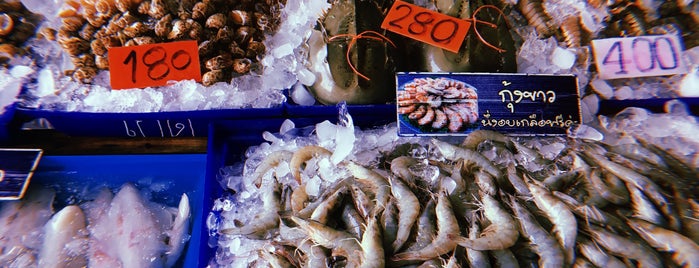 ตลาดอาหารทะเล ช่องแสมสาร is one of Chonburi.