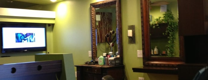 Hair Lounge is one of Lugares favoritos de Shamika.