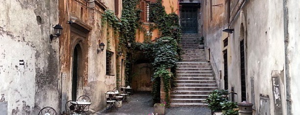 Via dei Coronari is one of Queenさんの保存済みスポット.
