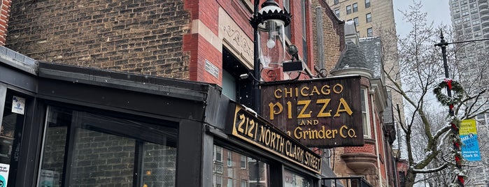 Chicago Pizza and Oven Grinder Co. is one of Erin'in Beğendiği Mekanlar.