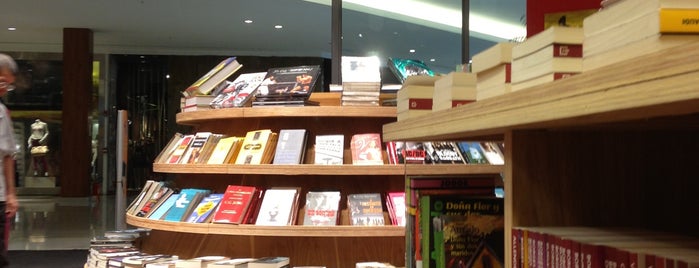 Livraria Cultura is one of Shopping RioMar Recife.