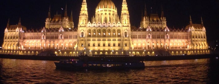 Parlamento di Budapest is one of Hungary.