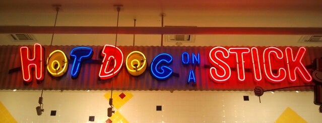 Hot Dog on a Stick is one of สถานที่ที่ Rj ถูกใจ.