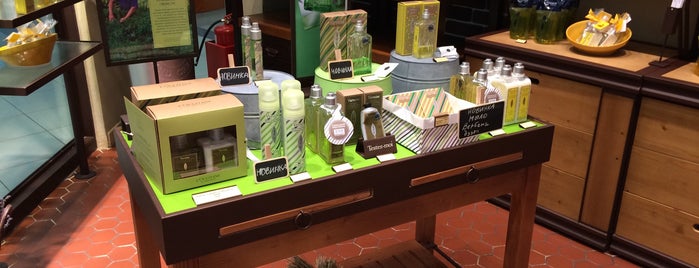 L'Occitane en Provence is one of Elenaさんのお気に入りスポット.