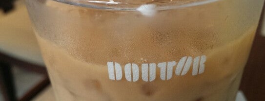 Doutor Coffee Shop is one of สถานที่ที่ mayumi ถูกใจ.