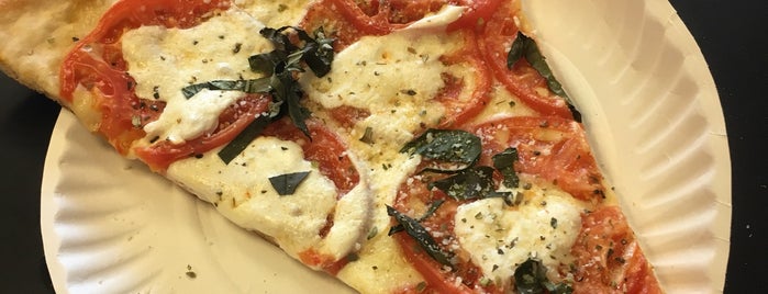 Deanna's Pizzeria and Restaurant is one of Gluten Free Pizza.