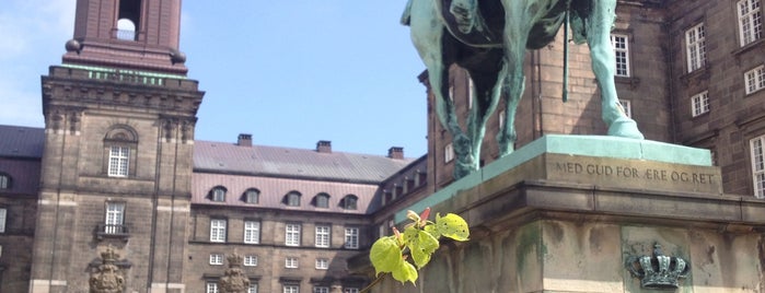 クリスチャンスボー城 is one of Copenhagen Beer Celebration.