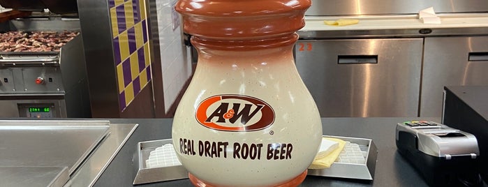 A&W All American Food is one of まだ行ってないところ.