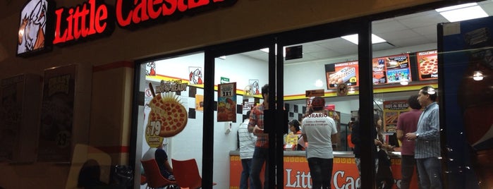 Little Caesars Pizza is one of สถานที่ที่ Anaa ถูกใจ.