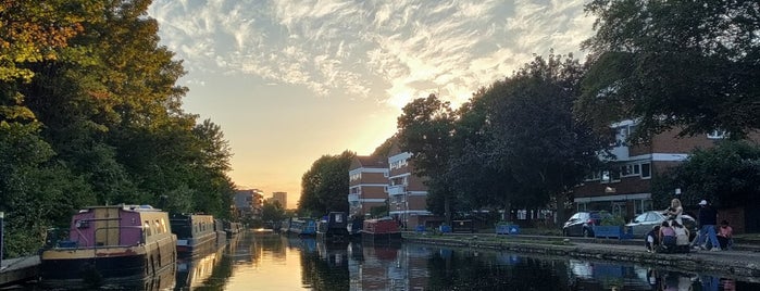 Acton's Lock, Regent's Canal is one of Locais curtidos por Anastasia.