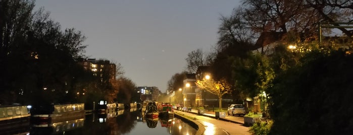 Acton's Lock, Regent's Canal is one of London.