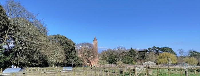 Quarr Abbey is one of Lugares favoritos de Jon.