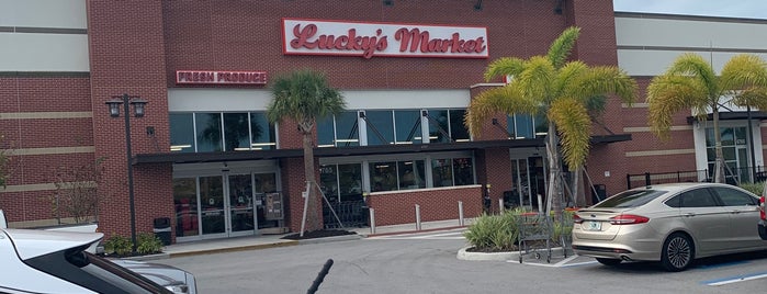 Lucky’s Supermarket is one of สถานที่ที่ Justin ถูกใจ.