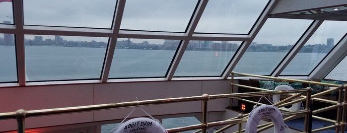 Hornblower Cruises - Pier 40 is one of สถานที่ที่ funky ถูกใจ.