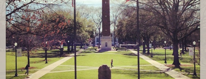 The University of Alabama is one of สถานที่ที่ Heath ถูกใจ.