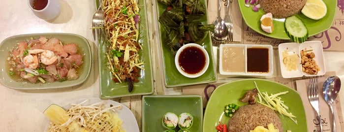 Soi Eat Thai Love Thai is one of Lugares favoritos de Ayhan.