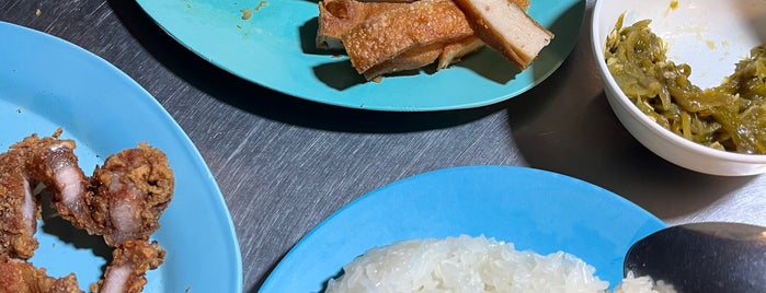 ดี อาหารพื้นเมืองหมูทอด is one of Lampang - CNX 2017.