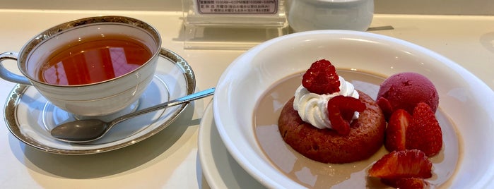 Patisserie Francaise 16e is one of デザート 行きたい.