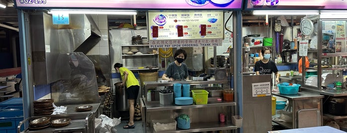 Lian He Ben Ji Clay Pot Rice 联合本记砂锅饭 is one of Singapore Food.