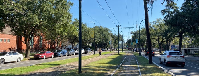 St Charles Neutral Ground Running Trail is one of Tempat yang Disukai Kathryn.