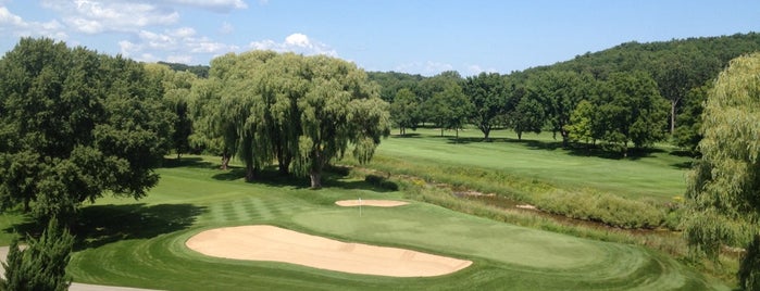 Oneida Golf and Country Club is one of Lugares favoritos de Shyloh.