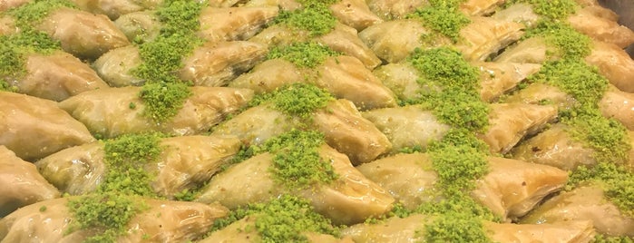 Yeşilköy Kaşıbeyaz Baklava is one of Places to go - Istanbul.