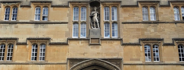 University College is one of Colleges of the University of Oxford.