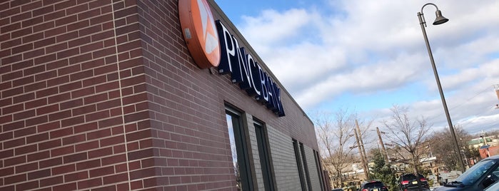 PNC Bank is one of Lugares favoritos de BECKY.